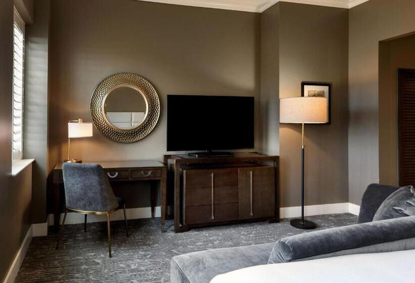 キングサイズベッドのスタンダードルーム, Ambassador Hotel Oklahoma City, Autograph Collection