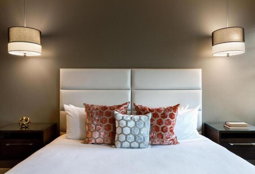 キングサイズベッドのスタンダードルーム, Ambassador Hotel Oklahoma City, Autograph Collection