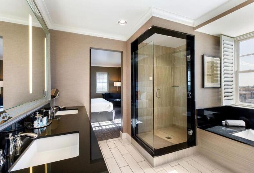 キングサイズベッドのスイートルーム, Ambassador Hotel Oklahoma City, Autograph Collection