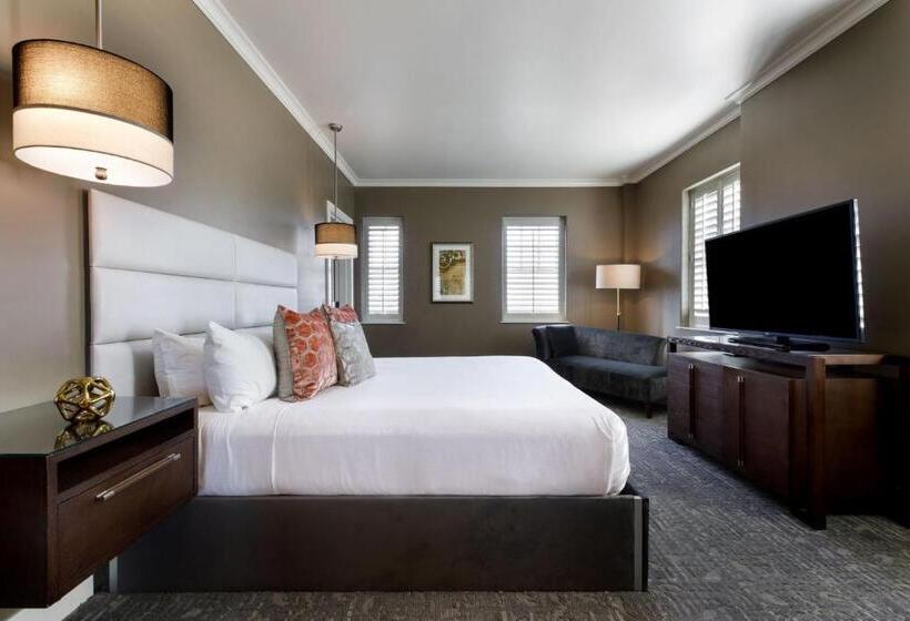 キングサイズベッドのスイートルーム, Ambassador Hotel Oklahoma City, Autograph Collection