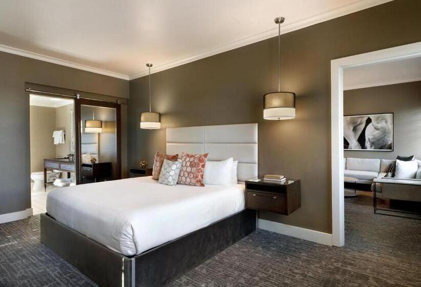 キングサイズベッドのスイートルーム, Ambassador Hotel Oklahoma City, Autograph Collection