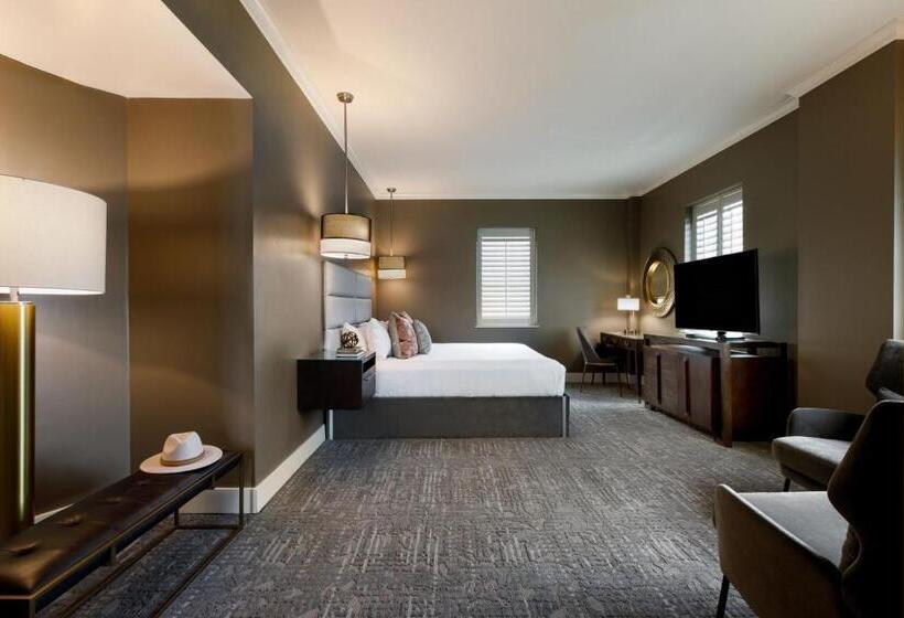 キングサイズベッドのスタンダードルーム, Ambassador Hotel Oklahoma City, Autograph Collection