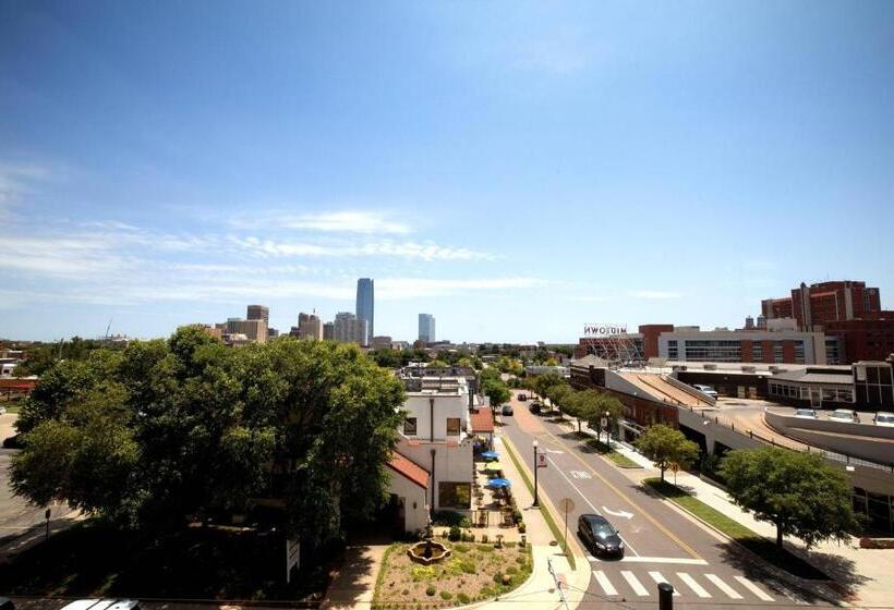 キングサイズベッドのスタンダードルーム, Ambassador Hotel Oklahoma City, Autograph Collection