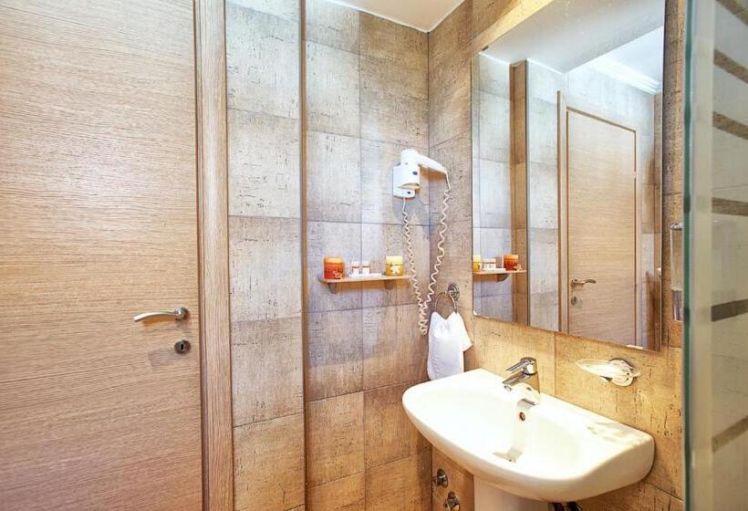 اتاق استاندارد چهار تخته, Anastassiou Hotel   Bike And Motorcycle Friendly