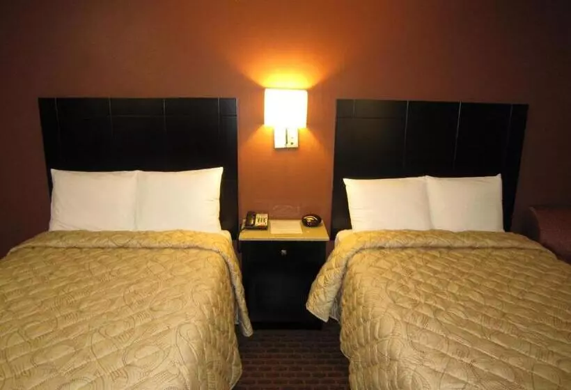 ２ダブルベッドのスタンダードルーム, Red Carpet Inn And Suites Monmouth Junction