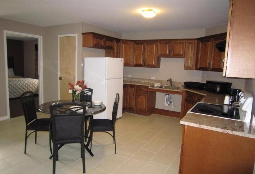 带大床的套房, Red Carpet Inn And Suites Monmouth Junction