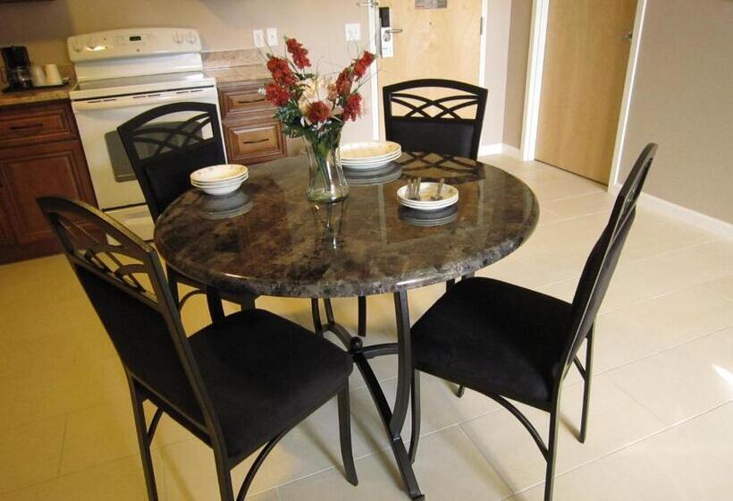 带大床的套房, Red Carpet Inn And Suites Monmouth Junction