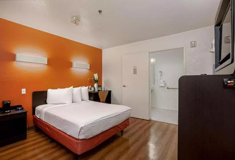 身障者適用スタンダードルーム, Motel 6temecula, Ca  Historic Old Town