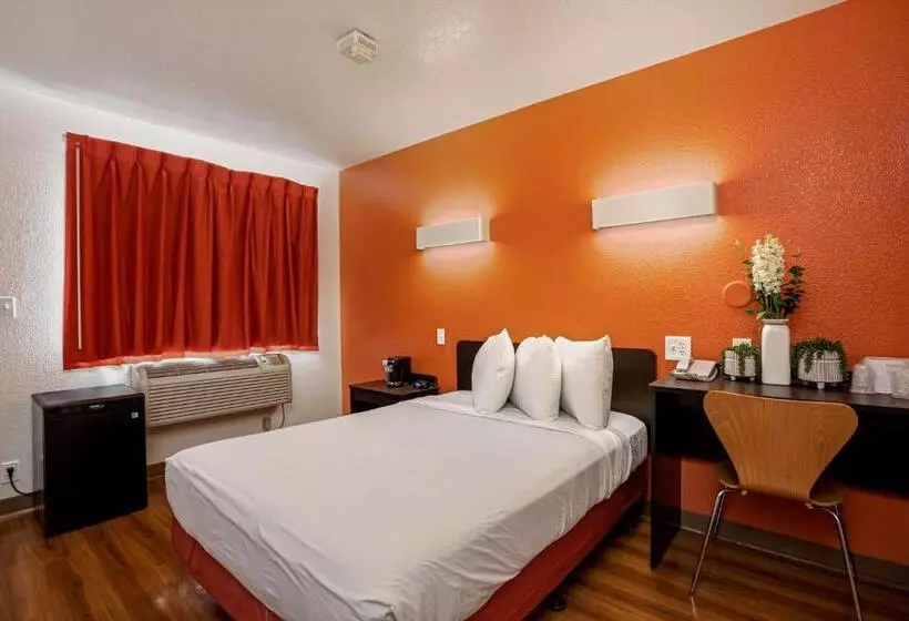 身障者適用スタンダードルーム, Motel 6temecula, Ca  Historic Old Town