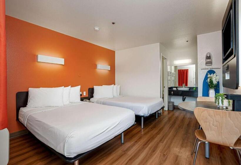 4인용 스탠다드 룸, Motel 6temecula, Ca  Historic Old Town