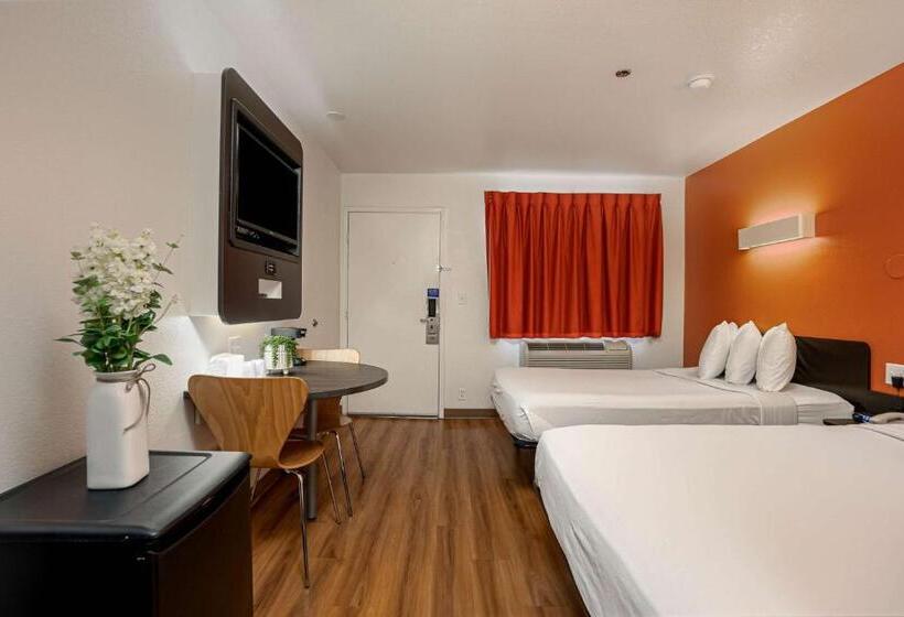 프리미엄 4인룸, Motel 6temecula, Ca  Historic Old Town