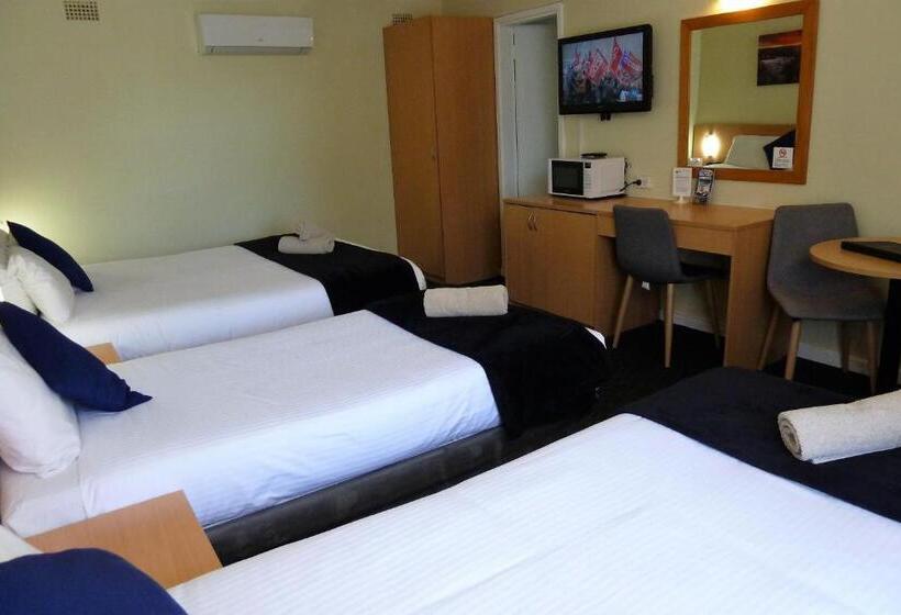 חדר משפחתי, Sky Rider Motor Inn