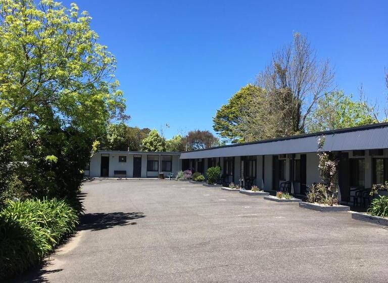 جناح عائلي, Sky Rider Motor Inn