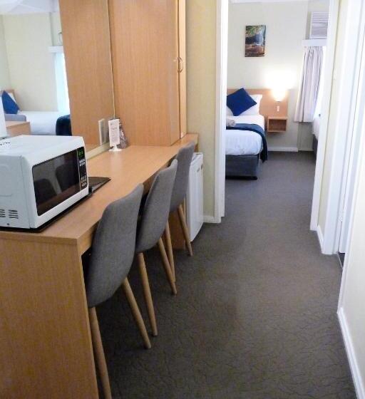 סוויטה משפחתית, Sky Rider Motor Inn