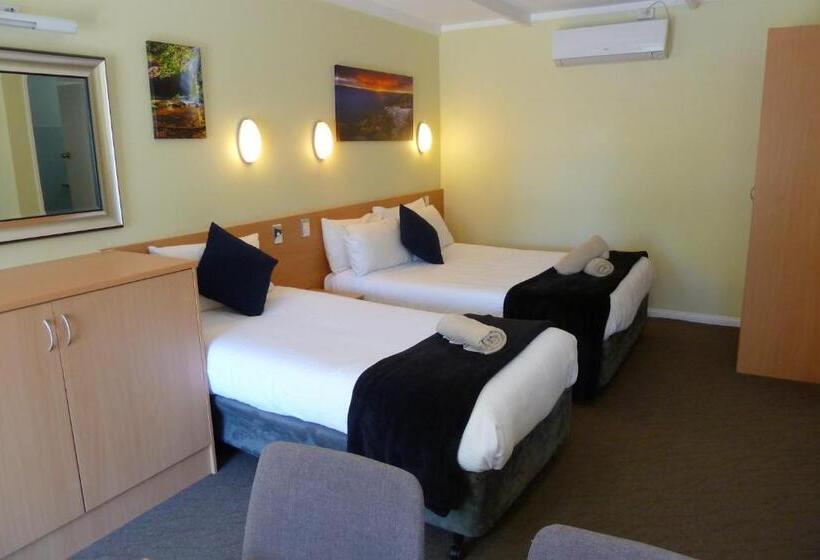 חדר משפחתי, Sky Rider Motor Inn