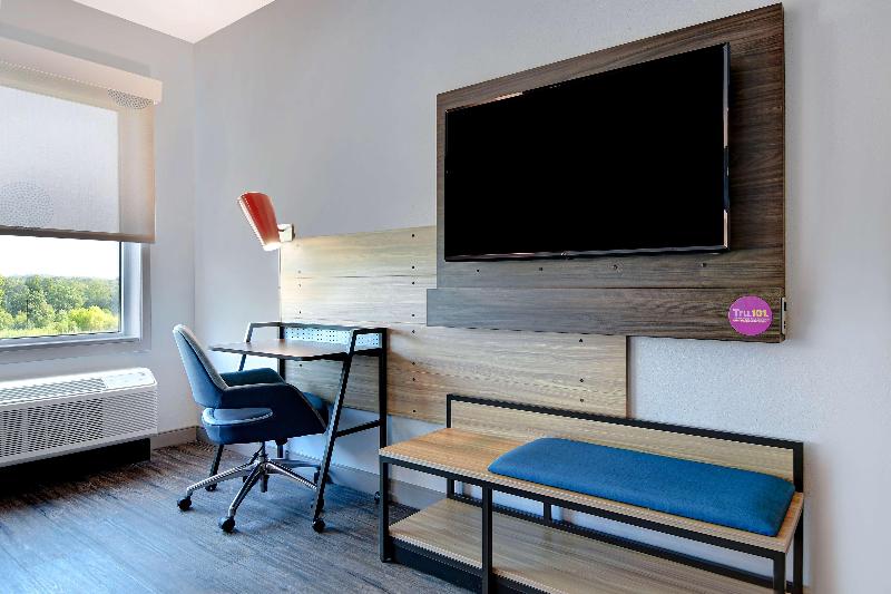 חדר משפחתי, Sky Rider Motor Inn