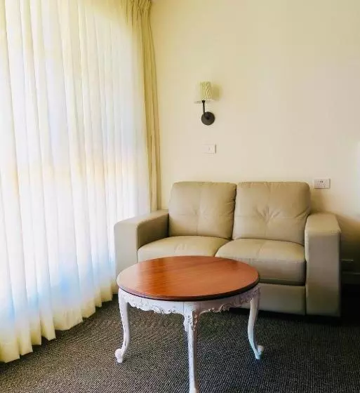 クイーンサイズベッドのスタンダードルーム, Summerhill Motor Inn