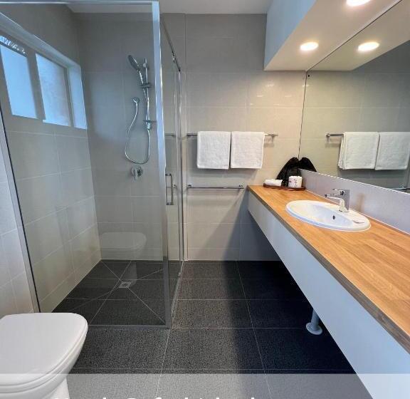 חדר דחוקס עם מיטת קינג, Summerhill Motor Inn