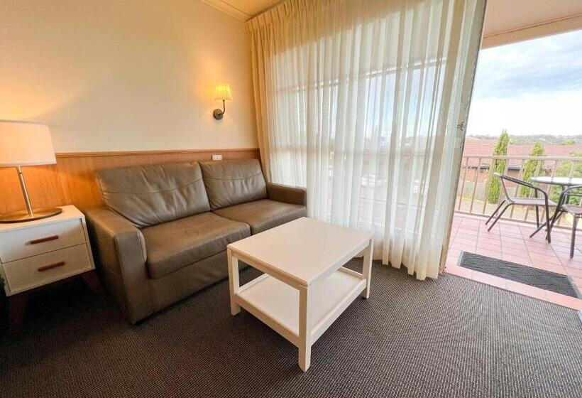 חדר דחוקס עם מיטת קינג, Summerhill Motor Inn