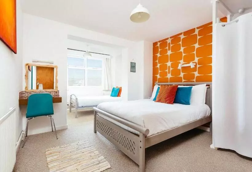 Economy Triple Room, Beach House B&b