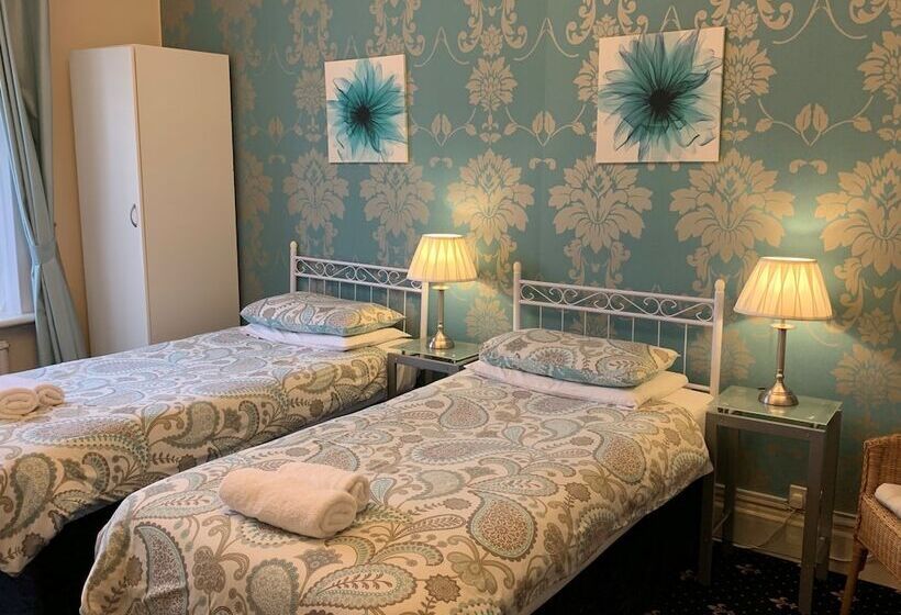 Номер Стандарт, Lyndricks House