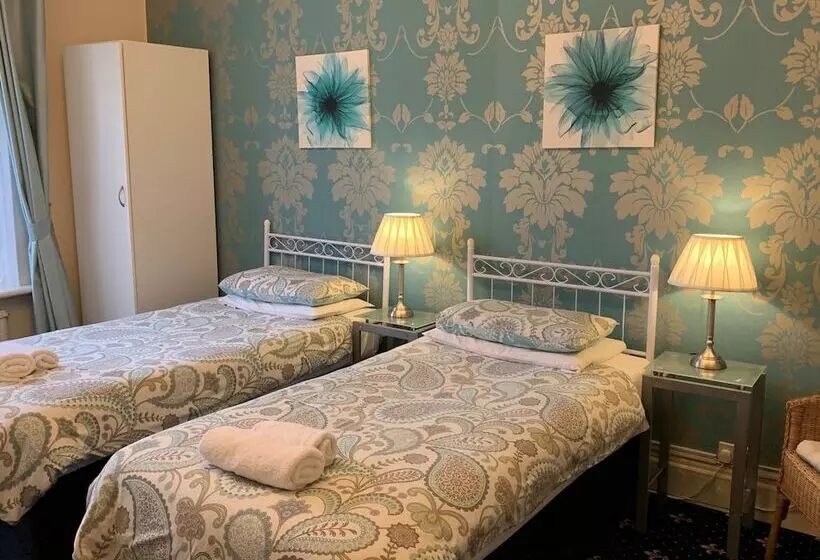 スタンダードルーム, Lyndricks House
