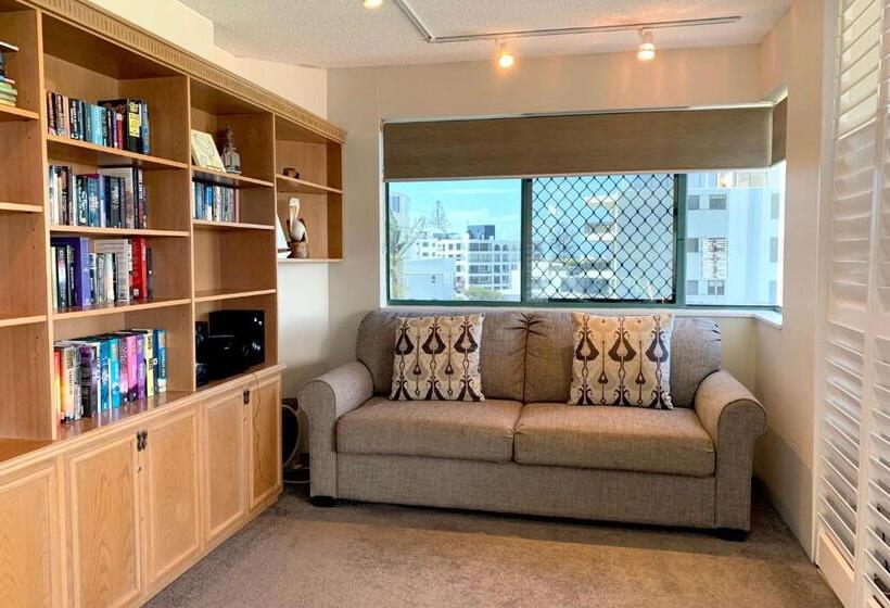 带两个卧室的顶楼公寓, Waterview Resort