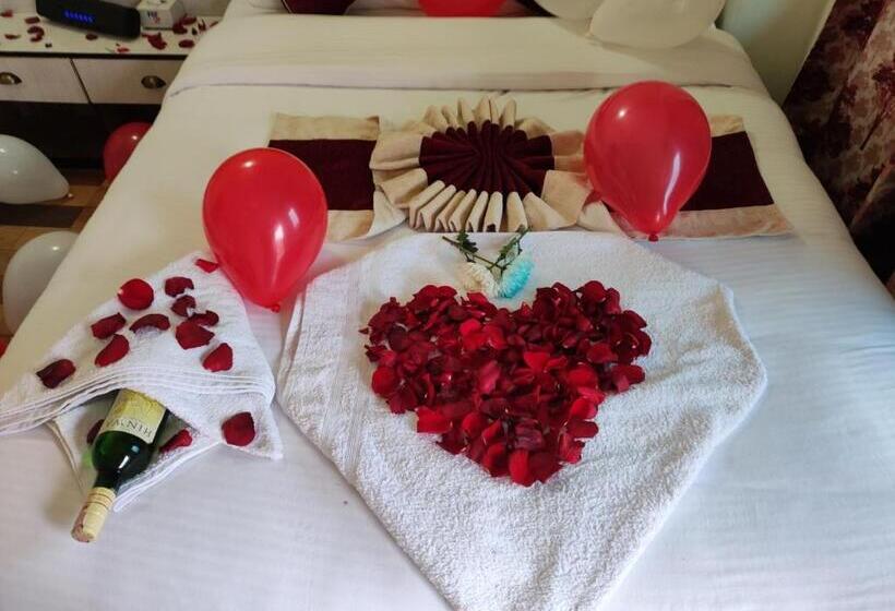 اتاق استاندارد سه نفره, Kajiinn