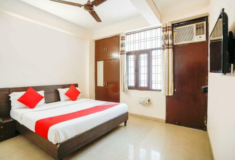 חדר קלאסי לשלושה, O Av Residency Near Botanic Garden Of Indian Republic