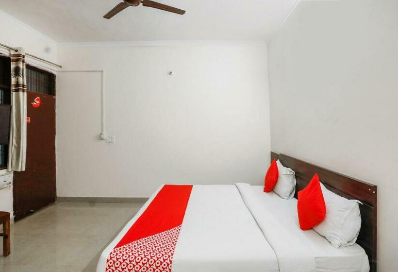 חדר קלאסי לשלושה, O Av Residency Near Botanic Garden Of Indian Republic