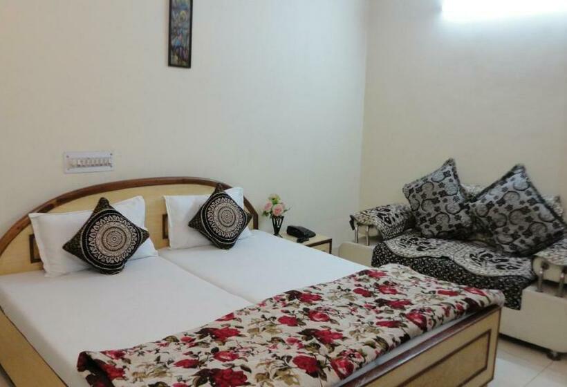 Номер Deluxe, Swarajya Palace
