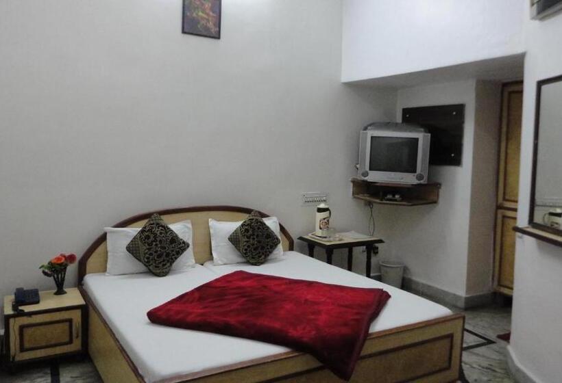 اتاق استاندارد با سرویس بهداشتی مشترک, Swarajya Palace