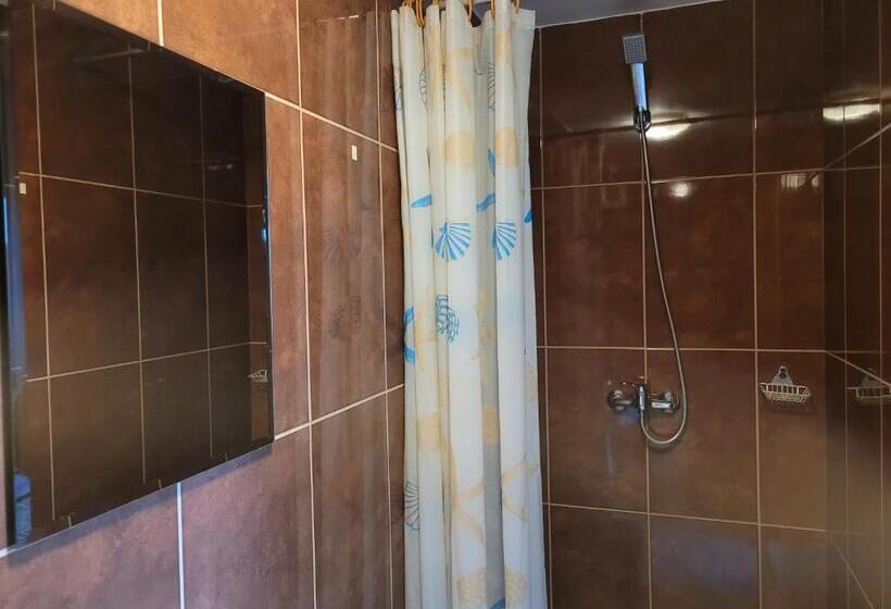 デラックスルーム, Sebar