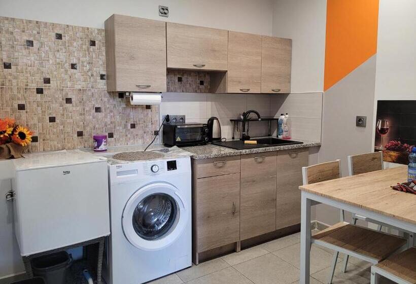 スタンダードトリプルルーム, Sebar