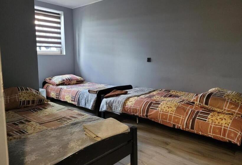 スタンダードトリプルルーム, Sebar