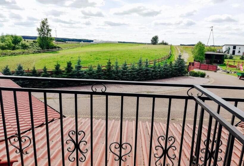 غرفة قياسية رباعية مزودة بشُرفة, Zajazd Dolina Sadosiów