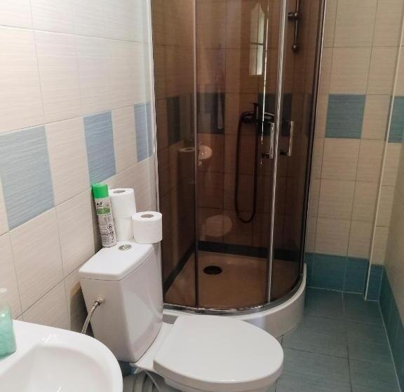 غرفة قياسية رباعية مزودة بشُرفة, Zajazd Dolina Sadosiów