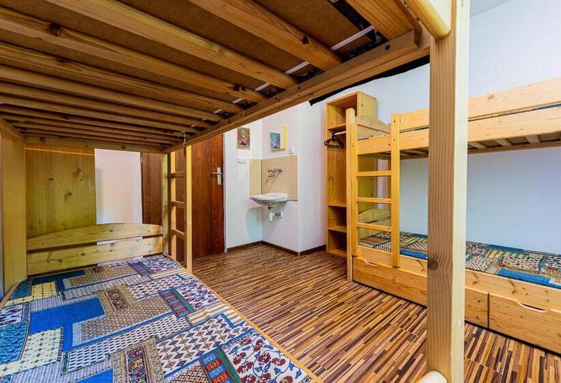 Номер Стандарт Четырехместный Совместный Санузел, Schronisko Pttk Pasterka