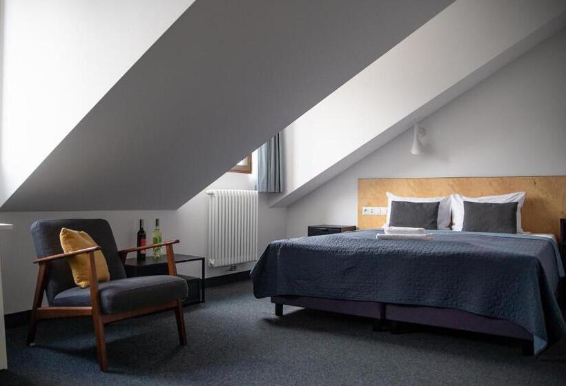 اتاق استاندارد یک نفره, Avatary Miasta