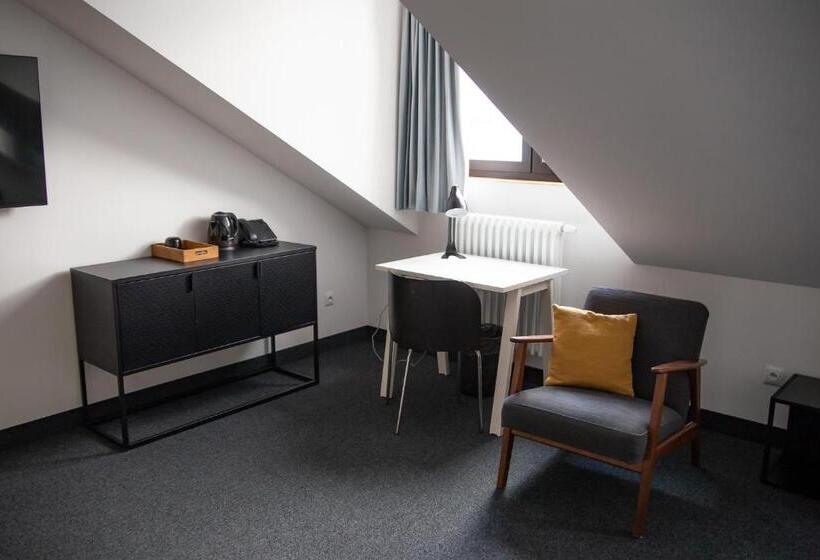 اتاق استاندارد یک نفره, Avatary Miasta