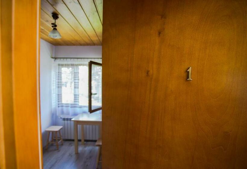 חדר סטנדרט לשלושה, Nad Zalewem