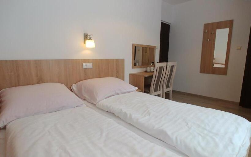 Номер Стандарт, Riwiera Dźwirzyno