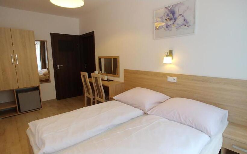 Номер Стандарт, Riwiera Dźwirzyno