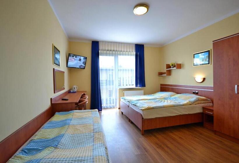 Quarto Quadruple Standart com Varanda, Riwiera Dźwirzyno