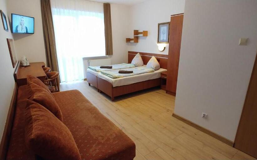 Quarto Quadruple Standart com Varanda, Riwiera Dźwirzyno