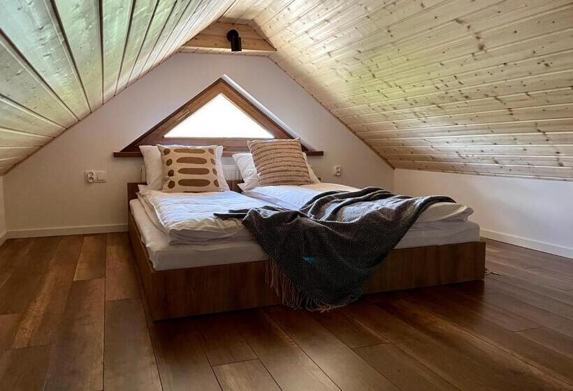 חדר משפחתי, Donikąd