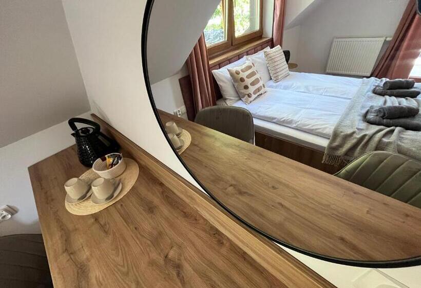 Quarto Estandar Cama King, Donikąd