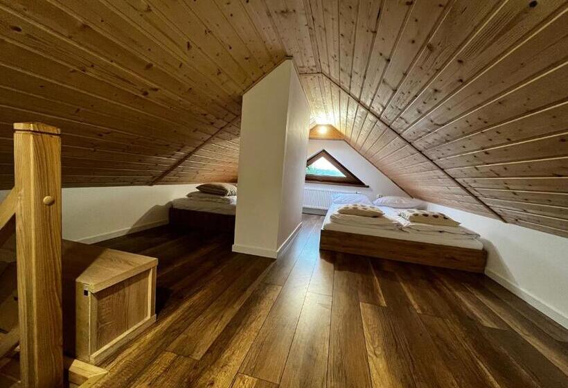 חדר לארבעה סטנדרטי עם מרפסת, Donikąd