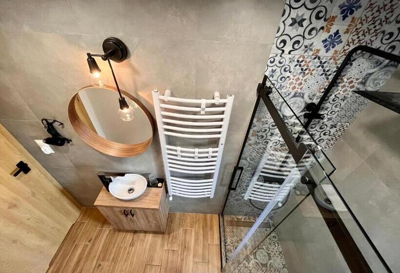 חדר לארבעה סטנדרטי עם מרפסת, Donikąd