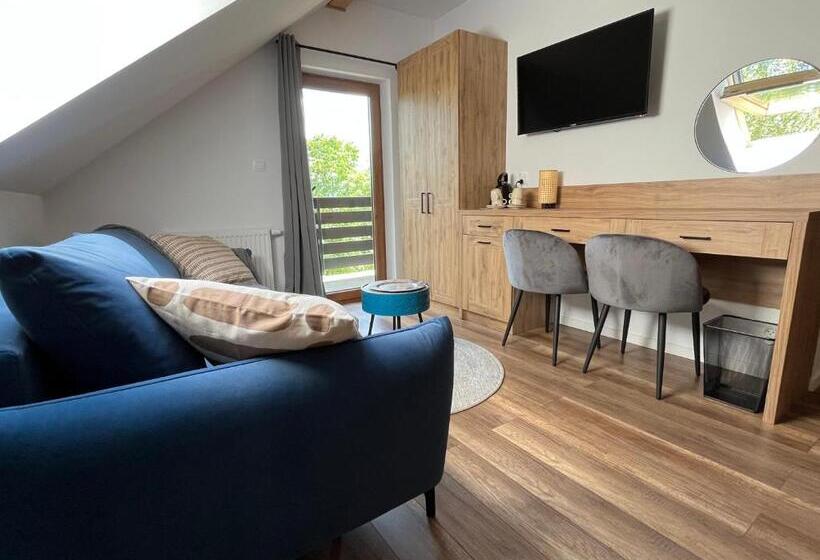 Quarto Quadruple Standart com Varanda, Donikąd